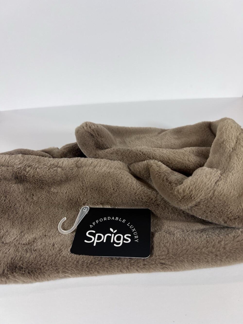 New With tags!Sprigs "Affordable Luxury" Faux Fur Pocket Scarf 2.0 Hidden Pocket